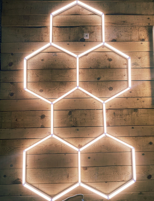 Eclairage LED pour garage Hexagonal 28 barres LED - L314 cm