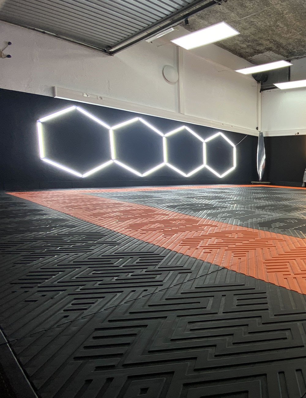 Eclairage LED Hexagonal 21 barres LED - L325 cm - pour garage ou autre espace professionnel