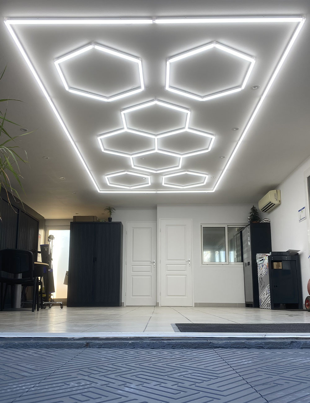 Eclairage LED pour garage Rectangle Hexagonal 55 barres LED - L485 cm Eclairage LED pour garage Rectangle Hexagonal 55 barres LED - L485 cm