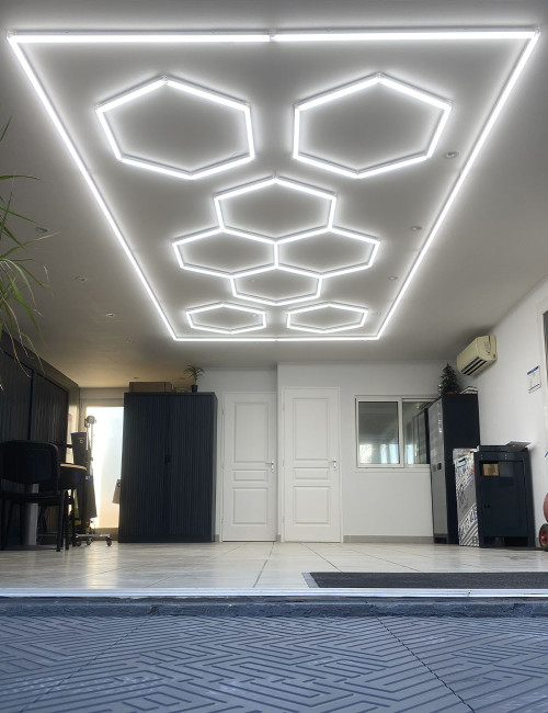 Eclairage LED pour garage Rectangle Hexagonal 55 barres LED - L485 cm
