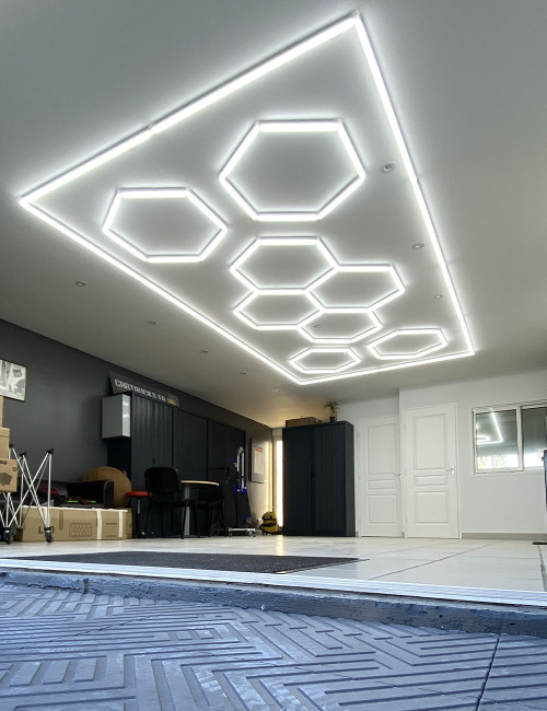 Eclairage LED pour garage Rectangle Hexagonal 55 barres LED - L485 cm